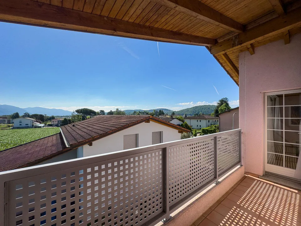 Casa unifamiliare con giardino a Stabio