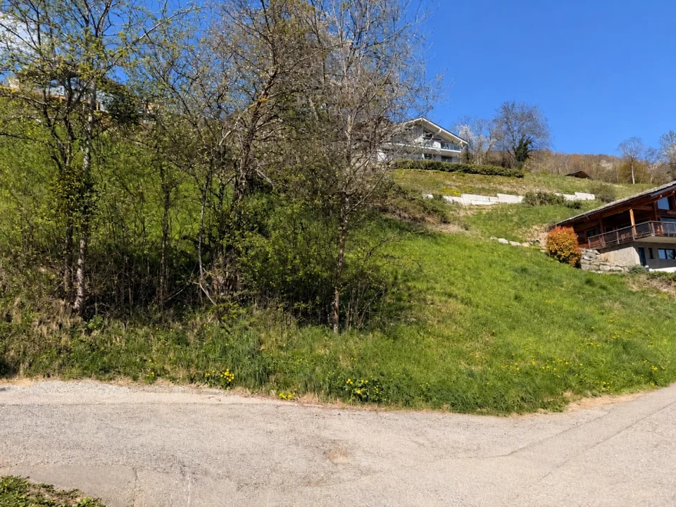 Belle parcelle à vendre à Collombey ( Les Neyres )
