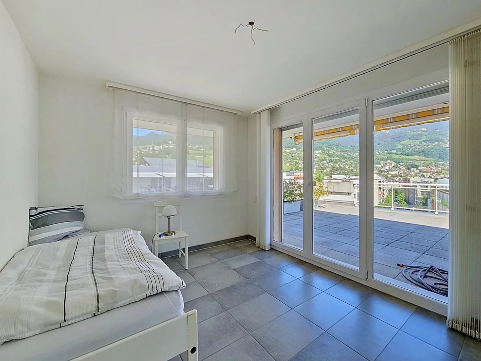 Superbe attique de 4 pièces avec grande terrasse et vue panoramique