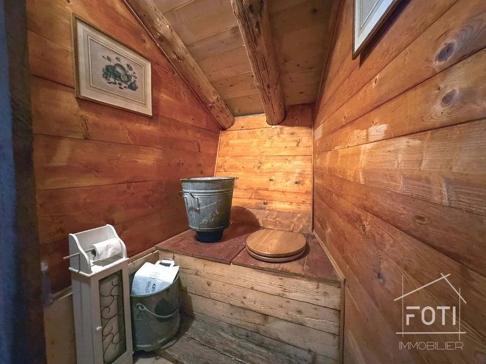 Bien rare - Chalet de 7,5 pièces niché dans 28'000 m² de forêt et de prairie.