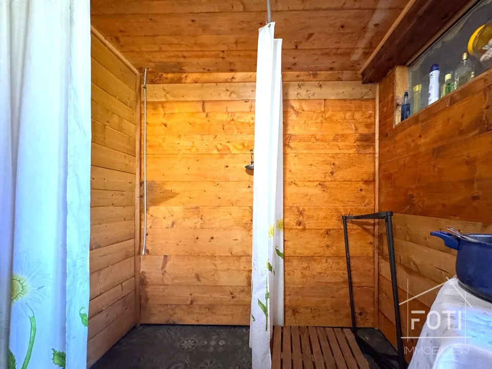 Bien rare - Chalet de 7,5 pièces niché dans 28'000 m² de forêt et de prairie.