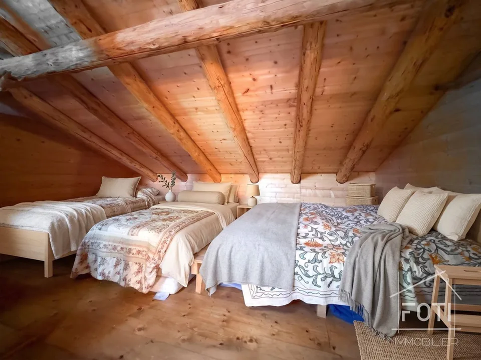Bien rare - Chalet de 7,5 pièces niché dans 28'000 m² de forêt et de prairie.