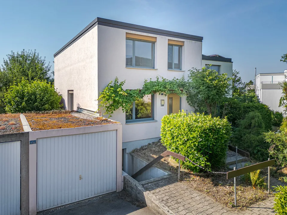 Wohnen in der Nähe des Bielersees – 5-Zimmer-Reihenhaus mit Potenzial