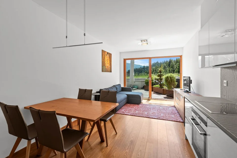 Charmante 3.5-Zimmer-Terrassenwohnung mit Ski-In/Ski-Out in Laax