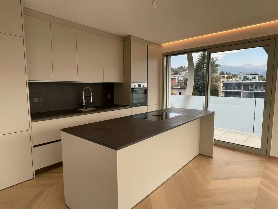 Elegante Wohnung mit Dachterrasse in Massagno – Sofort verfügbar
