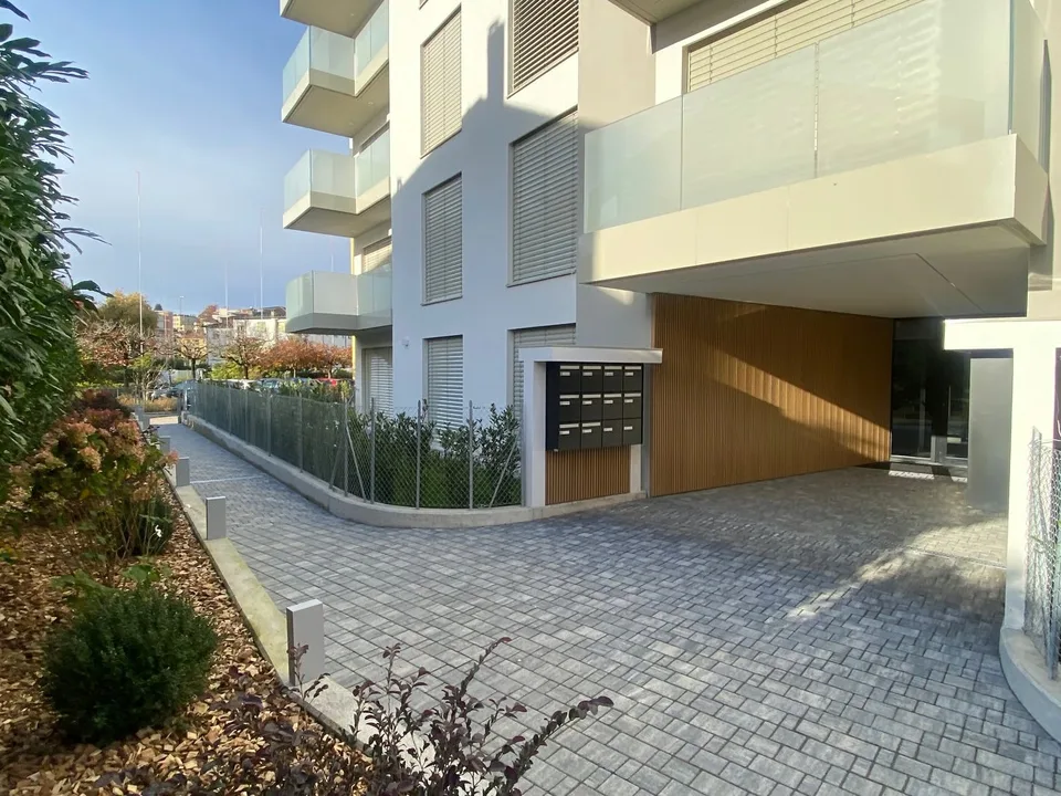 Elegante Wohnung mit Dachterrasse in Massagno – Sofort verfügbar