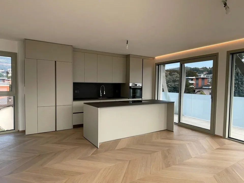 Elegante Wohnung mit Dachterrasse in Massagno – Sofort verfügbar