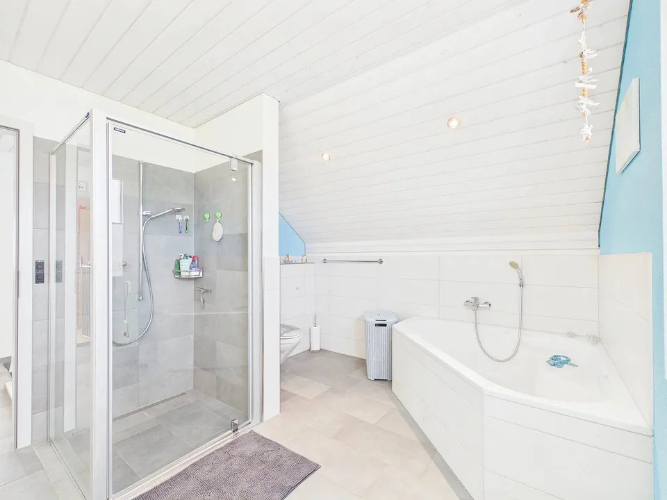 Modern single-family house with garden and beautiful views in Wolfwil – photo 8 of 28