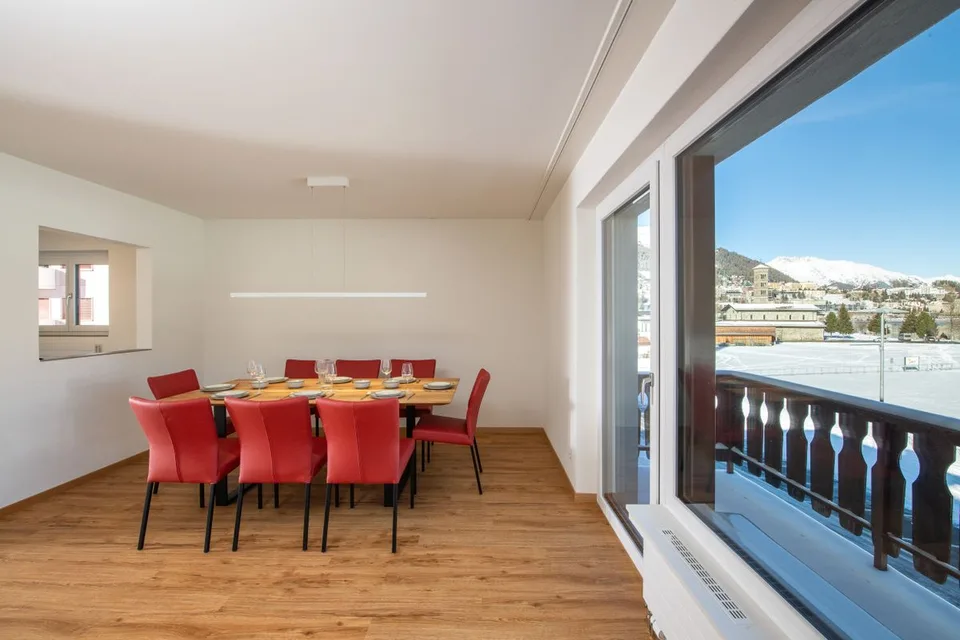 Appartamento arredato di 4.5 locali con vista sulle montagne a Sankt Moritz, stagione invernale