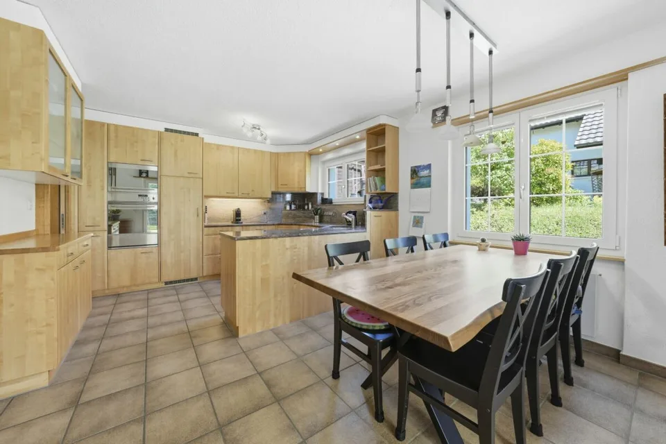 Freistehendes Familienhaus mit Charme, Privatsphäre und sonnigem Gartenparadies – Foto 11 von 13