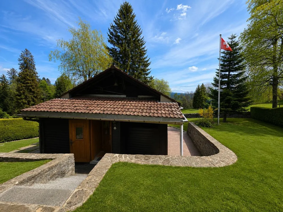Chalet auf einem großen sonnigen Grundstück in einer privilegierten Wohnumgebung – Foto 2 von 10