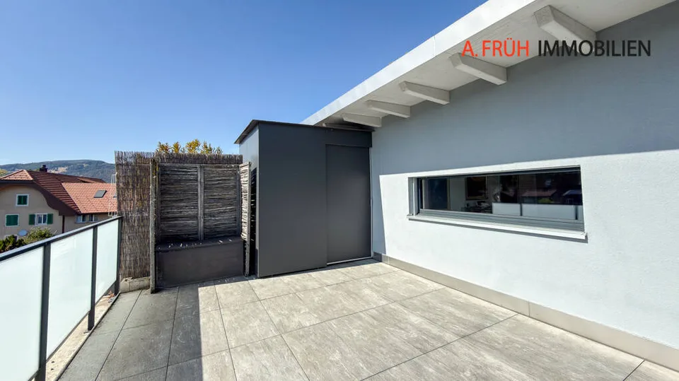Appartement penthouse 2.5 pièces avec deux places de parking – photo 2 sur 13
