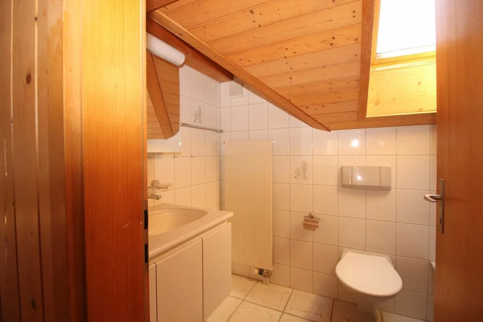 Grosszügige Dachwohnung im 3-Familienhaus