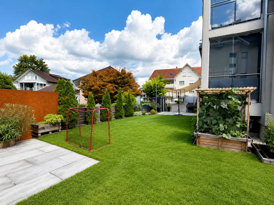 Moderno appartamento con giardino di 4,5 stanze in posizione centrale a Widnau – foto 2 di 13