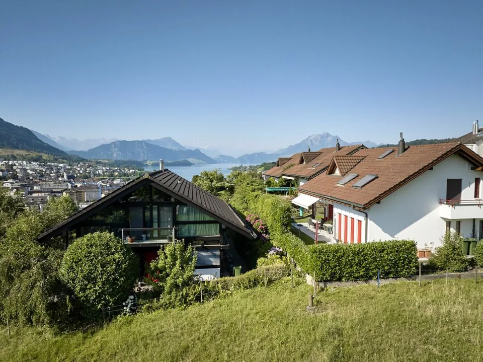 Baulandparzelle mit Berg- und Seesicht – Foto 8 von 9
