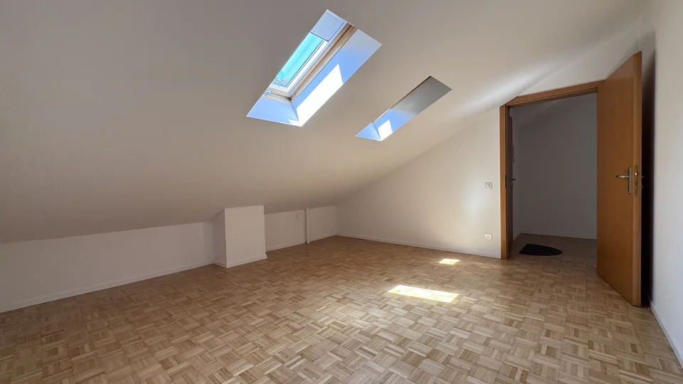GEMÜTLICHE 2.5 ZIMMER ZU VERMIETEN LETZTE ETAGE IN CANOBBIO – Foto 5 von 9