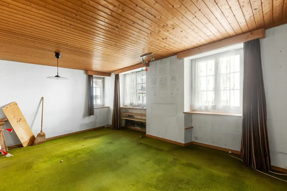 Sanierungsbedürftiges 6-Zimmer-Stadtreihenhaus mit Ausbaupotenzial – Foto 3 von 14