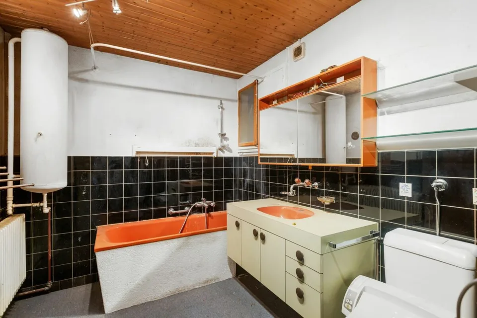 Sanierungsbedürftiges 6-Zimmer-Stadtreihenhaus mit Ausbaupotenzial – Foto 8 von 14