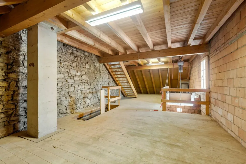 Sanierungsbedürftiges 6-Zimmer-Stadtreihenhaus mit Ausbaupotenzial – Foto 11 von 14