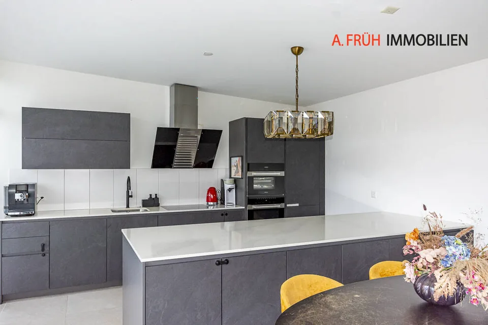 Maisonettewohnung mit Stil: Modernes Wohnkonzept und sonnige Balkone – Foto 2 von 11