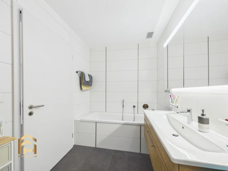 Ampio appartamento con terrazza 5.5 con vista libera sulla valle del Rodano