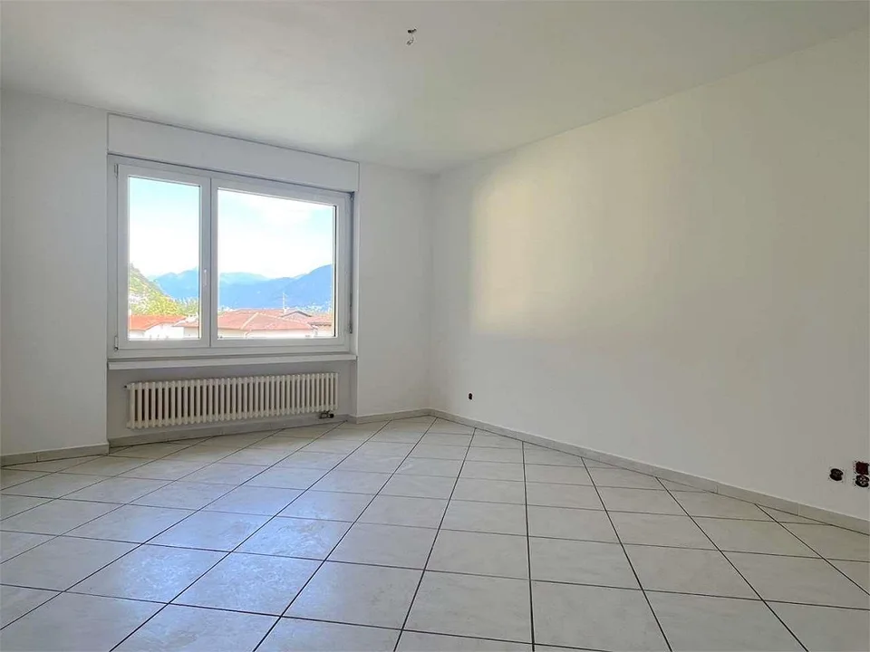 LOSONE - 4.5-Zimmer Penthouse in der Nähe des Flusses – Foto 9 von 11
