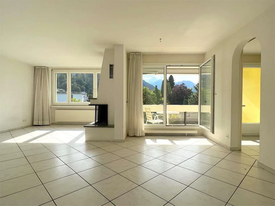 LOSONE - 4.5-Zimmer Penthouse in der Nähe des Flusses – Foto 3 von 11