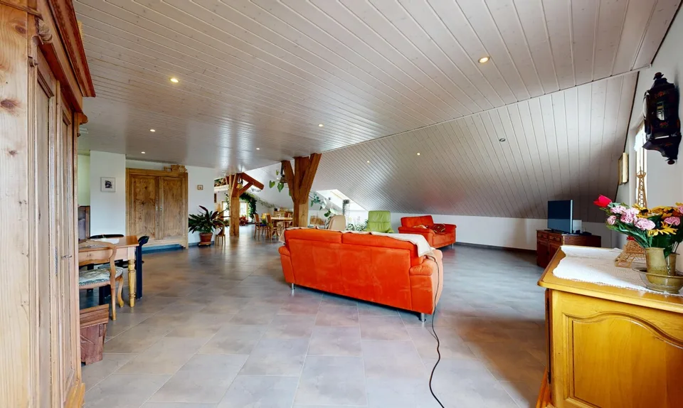 380 m² House with Mountain View and High Yield Potential – photo 9 of 11