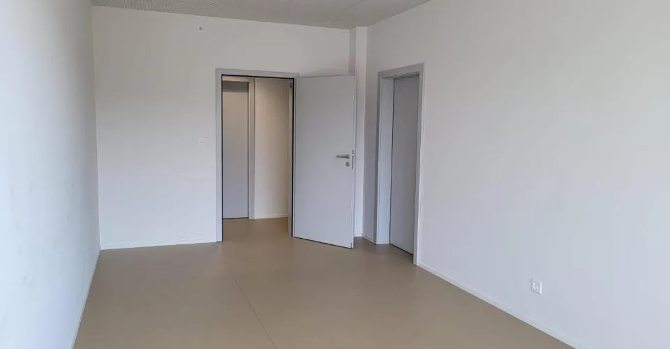 Sehr gut gelegenes Büro in Marin – Foto 4 von 8