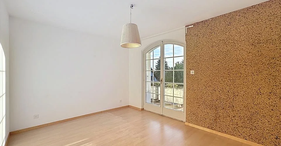Schöne 7-Zimmer-Wohnung mit privatem Garten – Foto 11 von 12