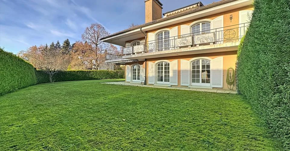 Schöne 7-Zimmer-Wohnung mit privatem Garten – Foto 2 von 12