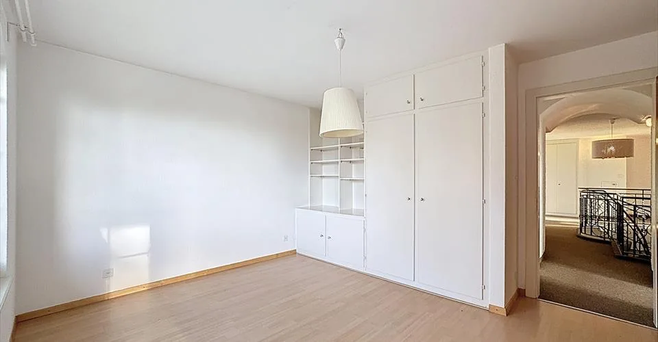 Schöne 7-Zimmer-Wohnung mit privatem Garten – Foto 7 von 12