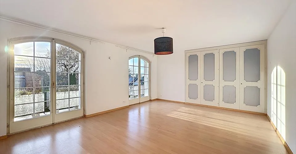 Schöne 7-Zimmer-Wohnung mit privatem Garten – Foto 10 von 12