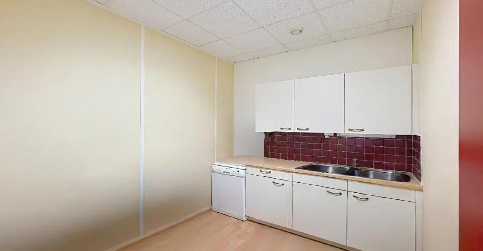 Gewerbefläche von etwa 146 m2 im oberen Erdgeschoss – Foto 2 von 9