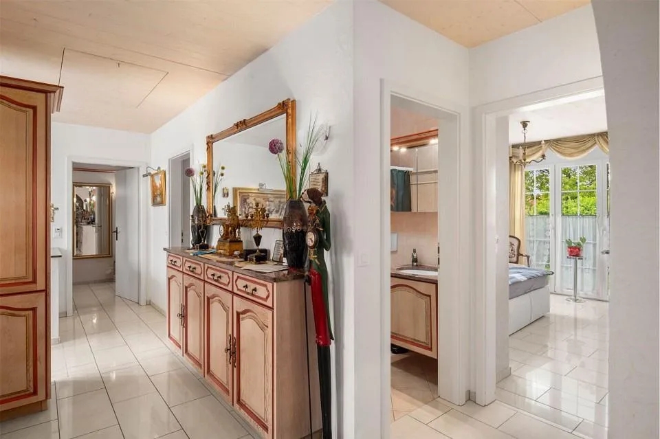 Propriété avec maison principale et maison d'hôtes / bureau dans un emplacement dégagé – photo 6 sur 13