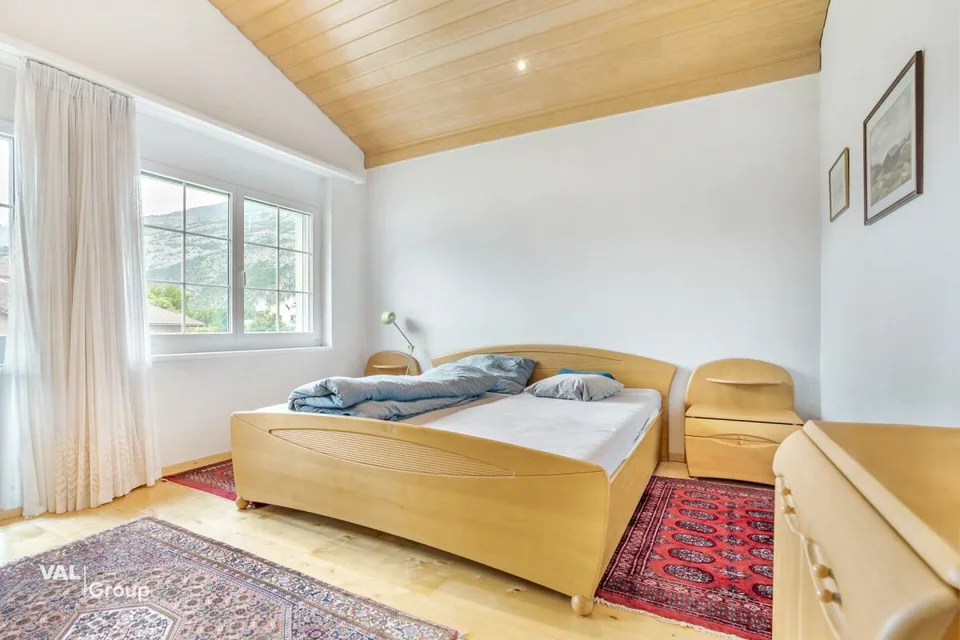 Casa familiare ben tenuta con vista sulle montagne e giardino d'inverno