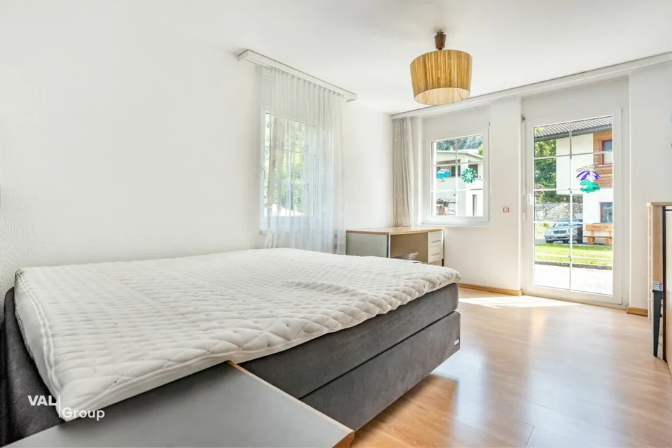 Casa familiare ben tenuta con vista sulle montagne e giardino d'inverno
