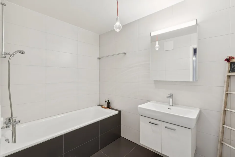 Séjour en double hauteur, 3 chambres de 17 à 18 m² et loft de 51 m² – Foto 15 von 16