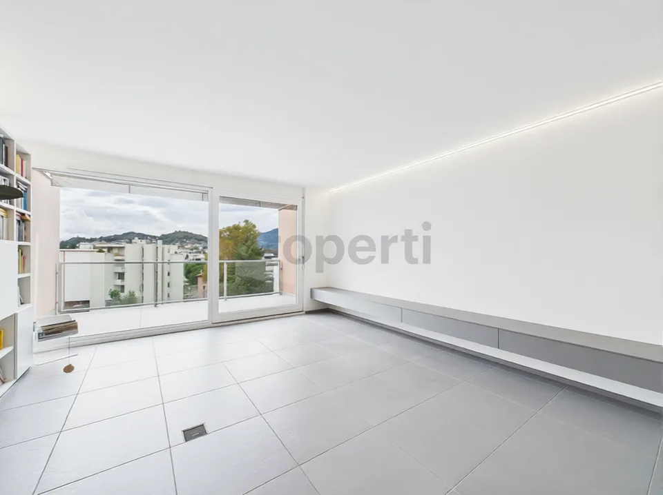 Dachgeschoss-Duplex 4,5 Zimmer Renoviert in Massagno - Erstwohnsitz und Zweitwohnsitz – Foto 13 von 24