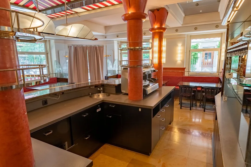 Restaurant for innovative tenant in a sunny and central location – photo 4 of 4