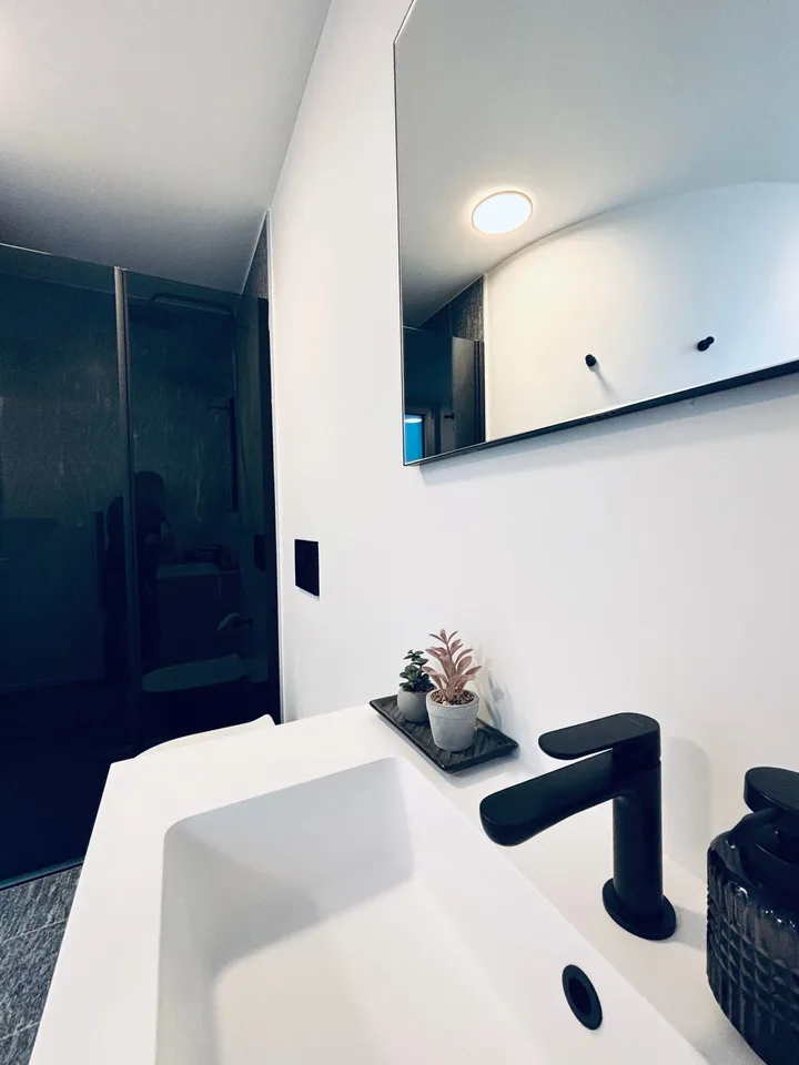LOCATION AVEC RACHAT POUR STYLE, ARCHITECTURE ET HARMONIE!