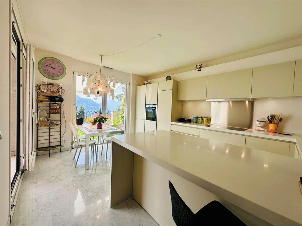 RUVIGLIANA - Duplex élégant avec jardin vue sur le lac – photo 8 sur 13