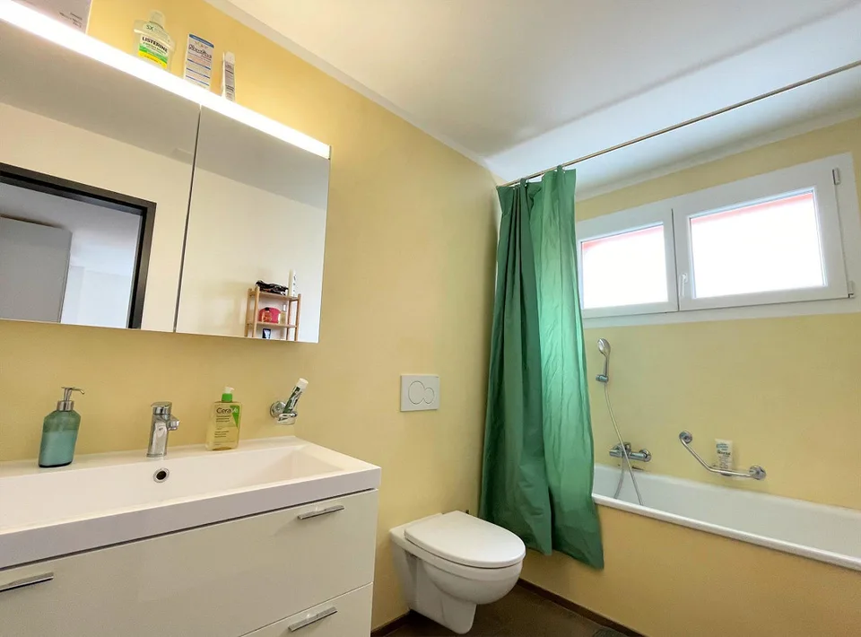 Geräumige Wohnung im obersten Stockwerk – Foto 8 von 13