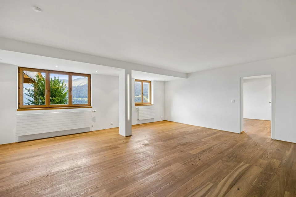 Propriété modernisée avec deux unités résidentielles et une vue imprenable sur la montagne – photo 14 sur 19