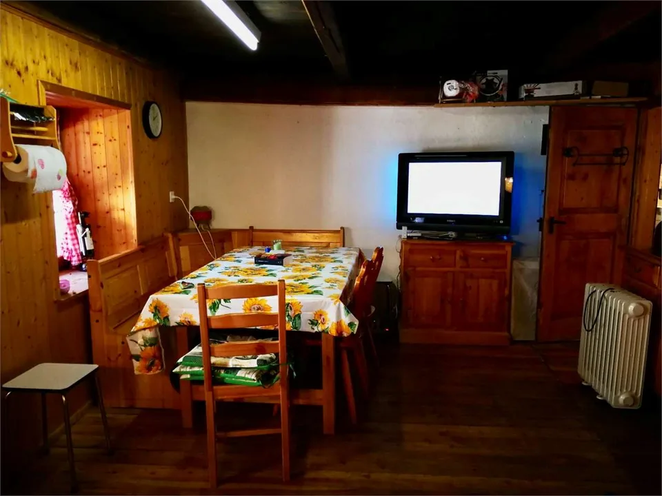 Tipica casa ticinese con grottino e mansarda nel cuore di Campo Blenio – foto 12 di 12