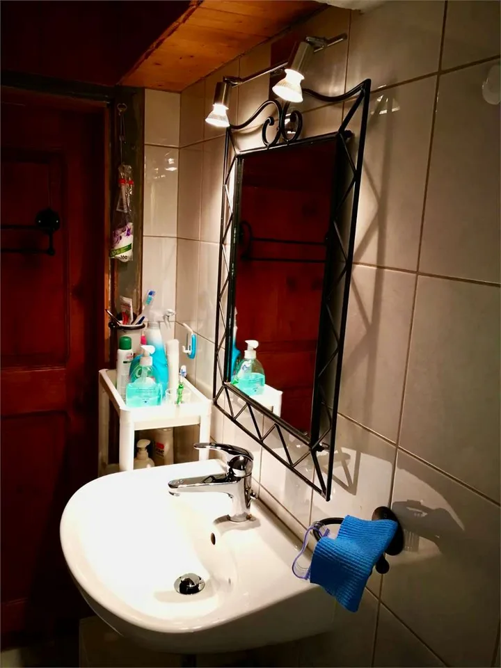 Tipica casa ticinese con grottino e mansarda nel cuore di Campo Blenio – foto 11 di 12