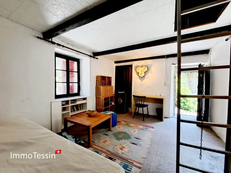 Charmante maison tessinoise avec vue sur le lac de barrage de Verzasca et magnifique vue lointaine – photo 10 sur 13