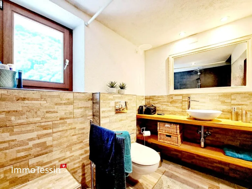Charmante maison tessinoise avec vue sur le lac de barrage de Verzasca et magnifique vue lointaine – photo 13 sur 13