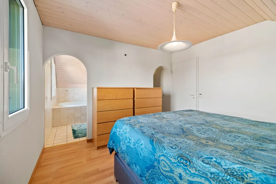 Nur einen Steinwurf von Estavayer-le-Lac entfernt: Villa mit Pool, Sauna und 4 Schlafzimmern auf 910 m² – Foto 8 von 13