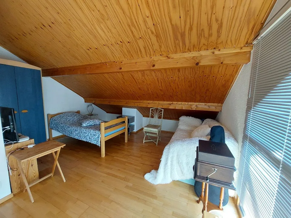 Einzelvilla mit zwei unabhängigen Wohnungen und großem Privatgarten – Foto 11 von 13